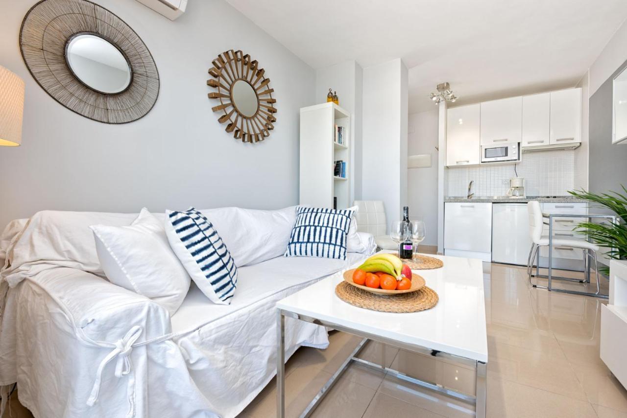 Susana Beach Apartment In Malaga By Solaga Holiday Homes エクステリア 写真